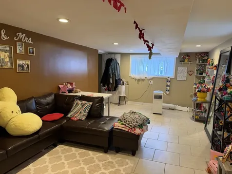 5528 West Henderson Street Chicago IL 60641