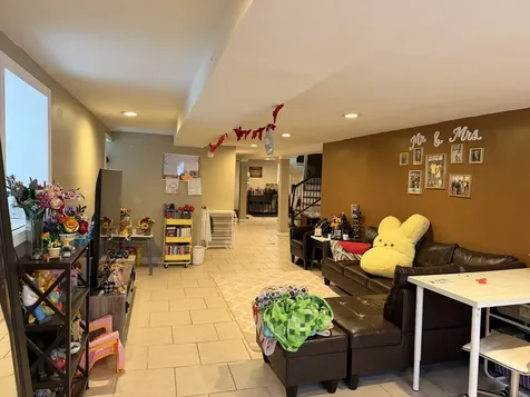 5528 West Henderson Street Chicago IL 60641