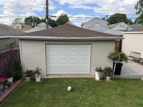 5528 West Henderson Street Chicago IL 60641