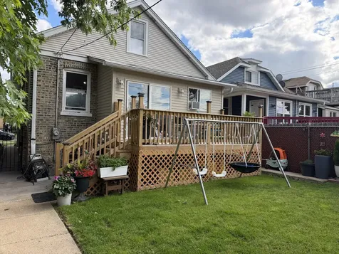 5528 West Henderson Street Chicago IL 60641