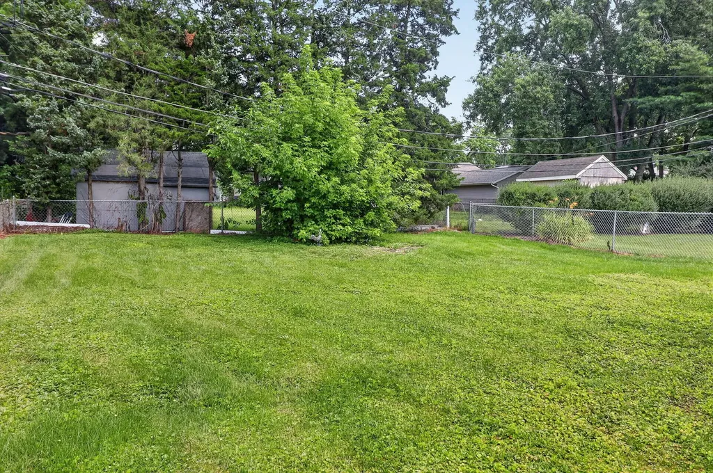 123 South Ellyn Avenue Glen Ellyn IL 60137