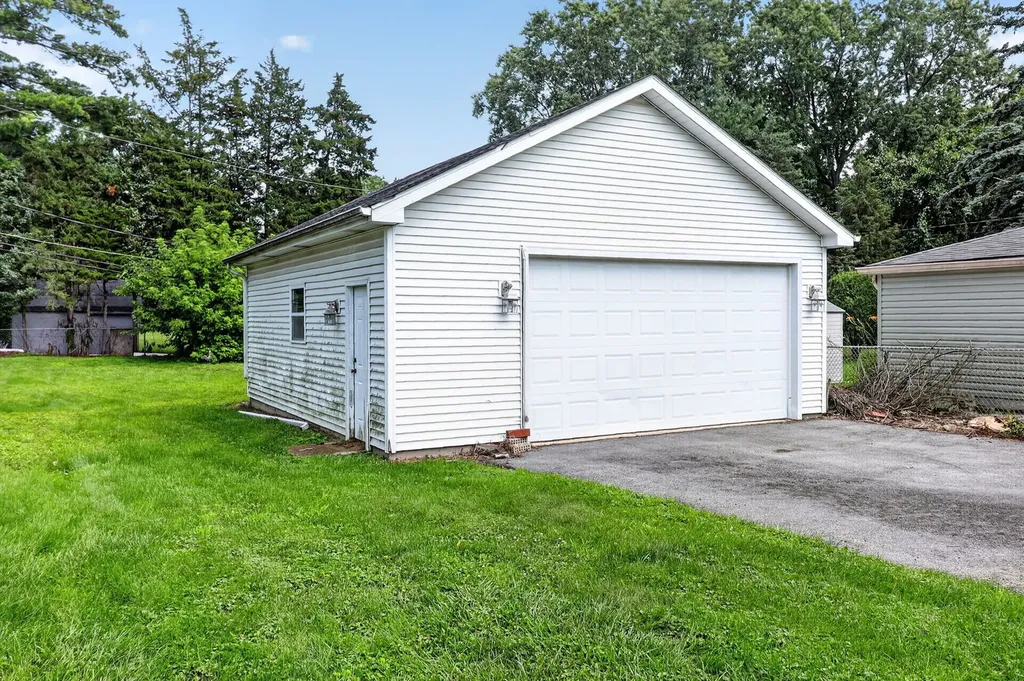 123 South Ellyn Avenue Glen Ellyn IL 60137