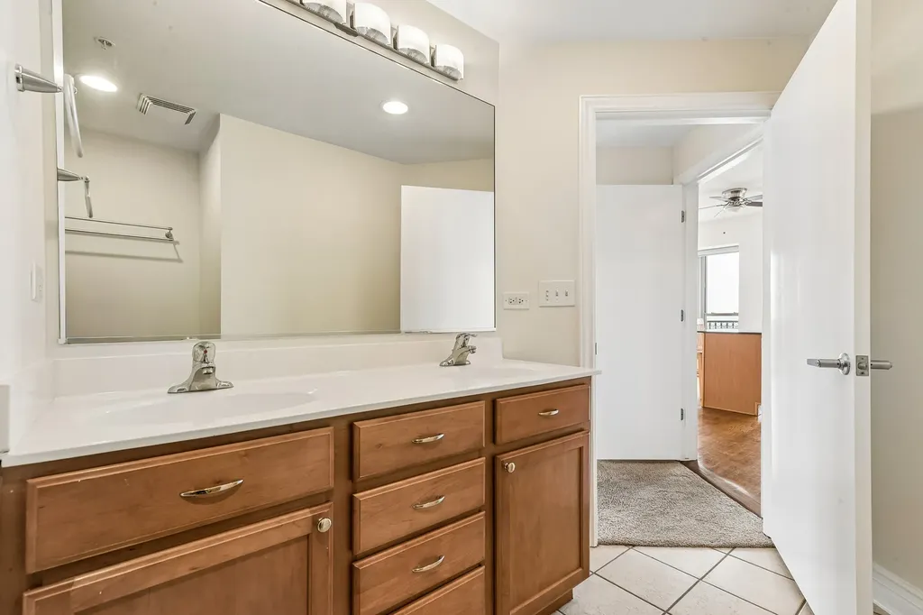 1717 South Prairie Avenue Chicago IL 60616