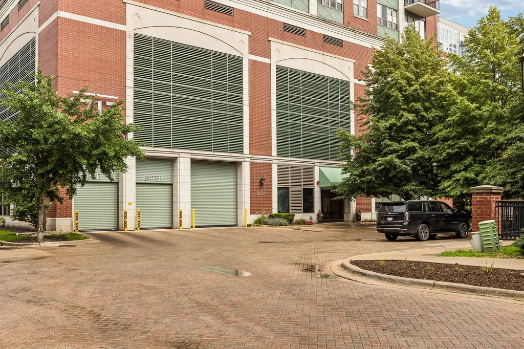 1717 South Prairie Avenue Chicago IL 60616