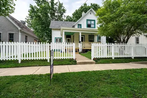906 West Taylor Street Bloomington IL 61701