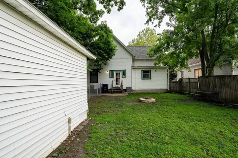 906 West Taylor Street Bloomington IL 61701
