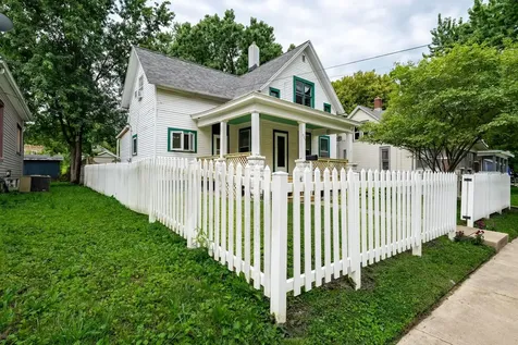906 West Taylor Street Bloomington IL 61701