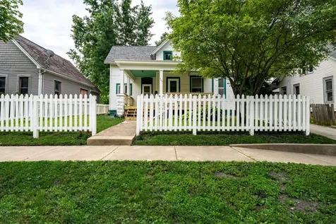 906 West Taylor Street Bloomington IL 61701