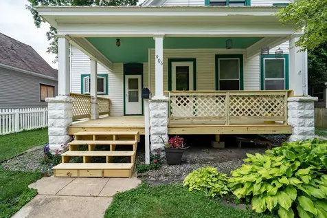 906 West Taylor Street Bloomington IL 61701
