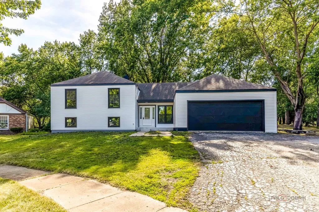 1482 Pebblestone Cove Wheaton IL 60189