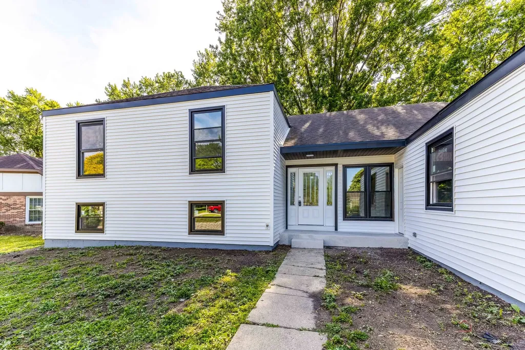 1482 Pebblestone Cove Wheaton IL 60189