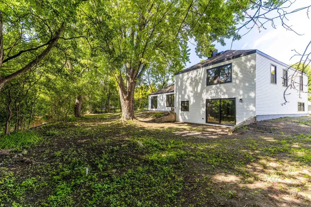 1482 Pebblestone Cove Wheaton IL 60189
