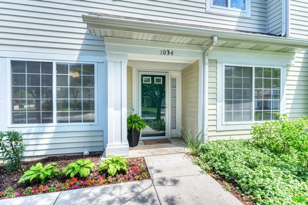 1034 Huntington Drive Elk Grove Village IL 60007