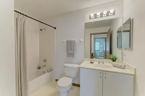 1034 Huntington Drive Elk Grove Village IL 60007