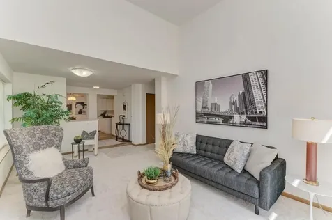 1034 Huntington Drive Elk Grove Village IL 60007