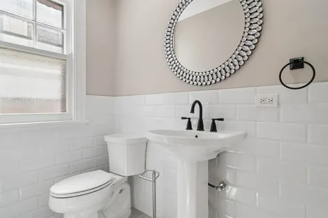 2247 West Estes Avenue Chicago IL 60645