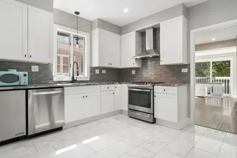 2247 West Estes Avenue Chicago IL 60645