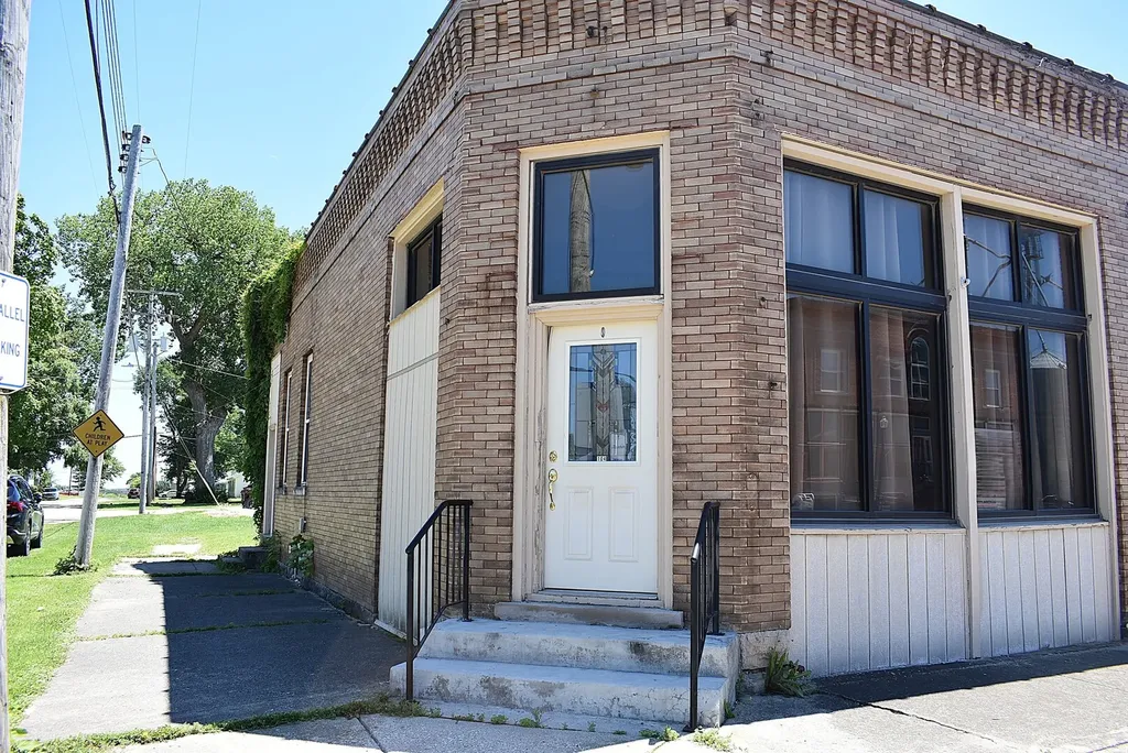 104 East North Street Creston IL 60113