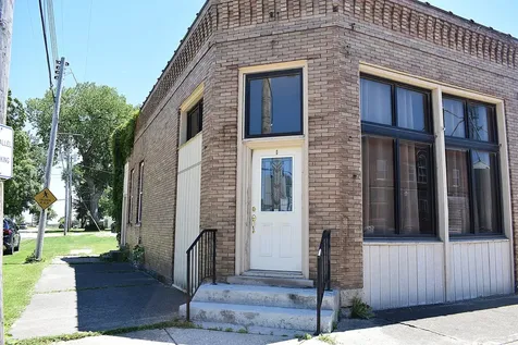104 East North Street Creston IL 60113