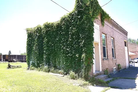 104 East North Street Creston IL 60113