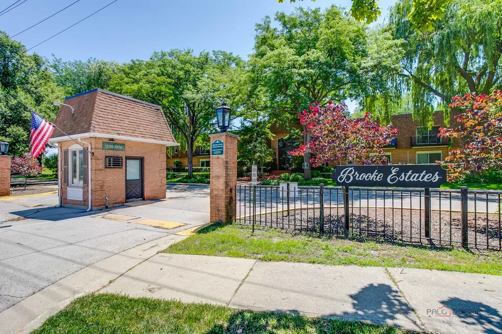 1220 Park Avenue W Highland Park IL 60035