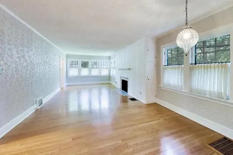 642 Gray Avenue Highland Park IL 60035