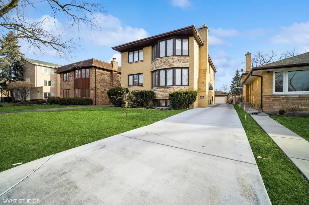 5715 North Cicero Avenue Chicago IL 60646
