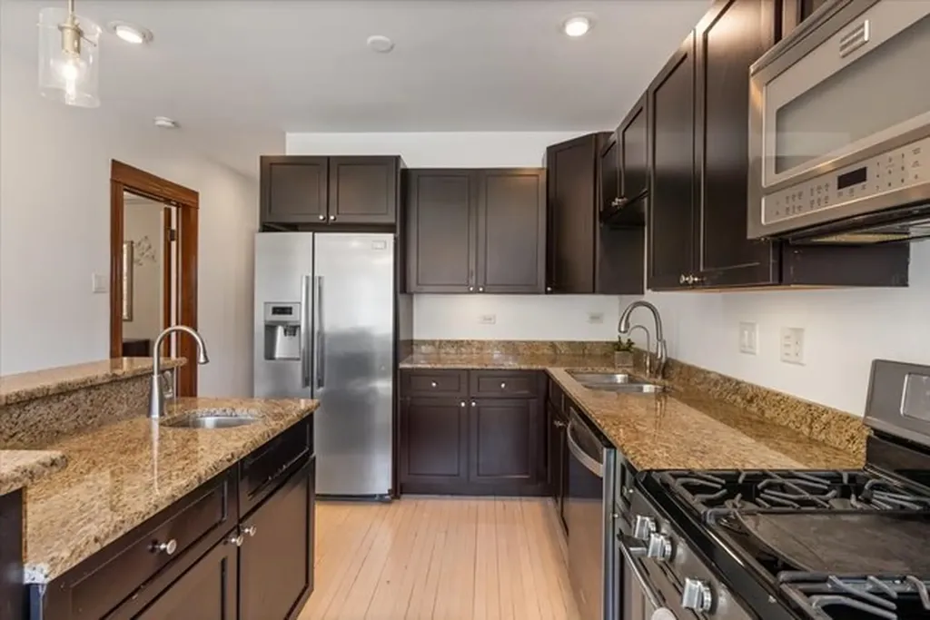3452 North Damen Avenue Chicago IL 60618
