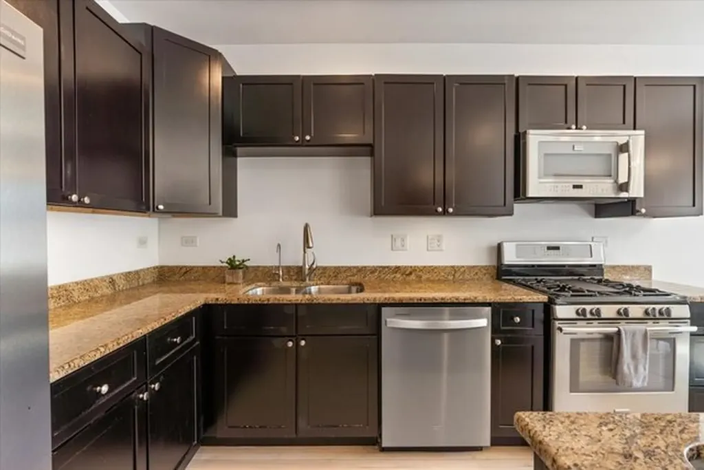 3452 North Damen Avenue Chicago IL 60618
