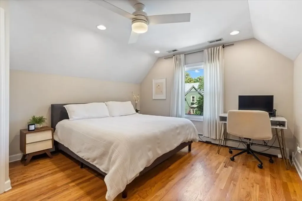 3452 North Damen Avenue Chicago IL 60618