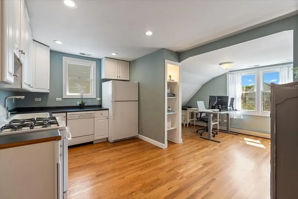 3452 North Damen Avenue Chicago IL 60618