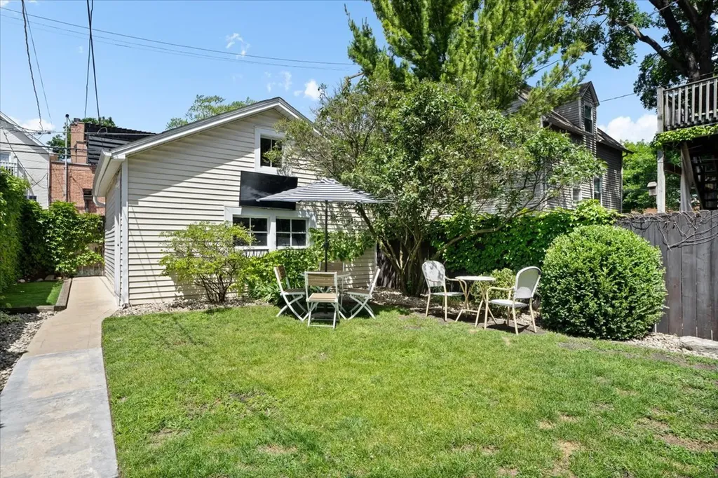 3452 North Damen Avenue Chicago IL 60618