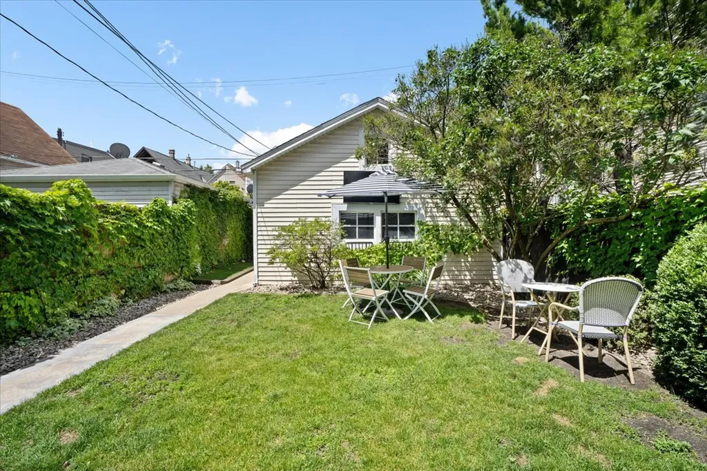 3452 North Damen Avenue Chicago IL 60618