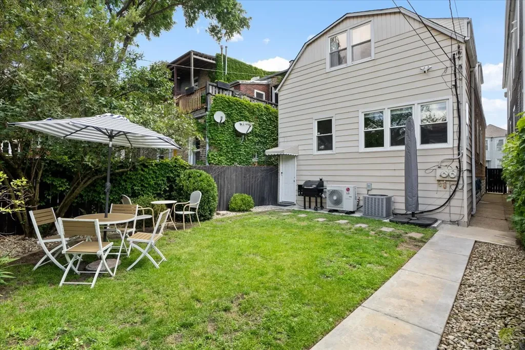 3452 North Damen Avenue Chicago IL 60618