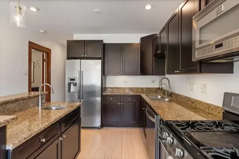 3452 North Damen Avenue Chicago IL 60618