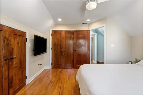 3452 North Damen Avenue Chicago IL 60618