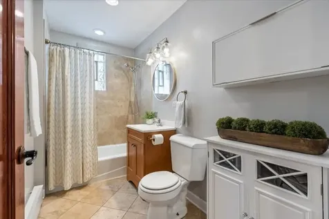 3452 North Damen Avenue Chicago IL 60618