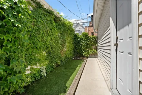 3452 North Damen Avenue Chicago IL 60618