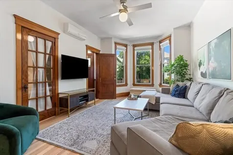 3452 North Damen Avenue Chicago IL 60618