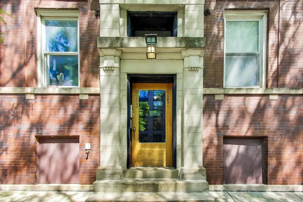 5251 North Winthrop Avenue Chicago IL 60640