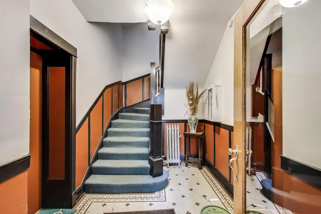 5251 North Winthrop Avenue Chicago IL 60640