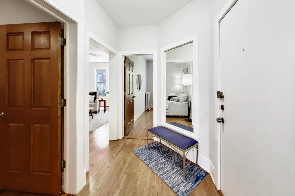 5251 North Winthrop Avenue Chicago IL 60640