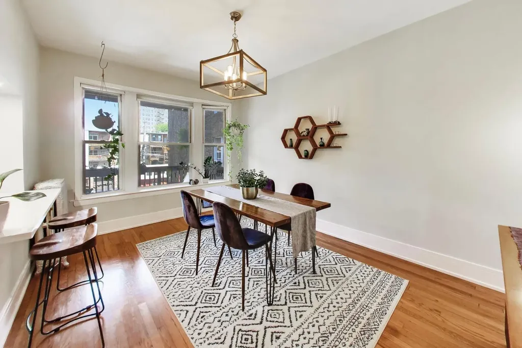 5251 North Winthrop Avenue Chicago IL 60640