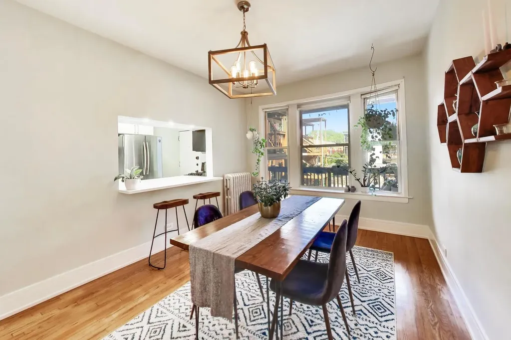 5251 North Winthrop Avenue Chicago IL 60640