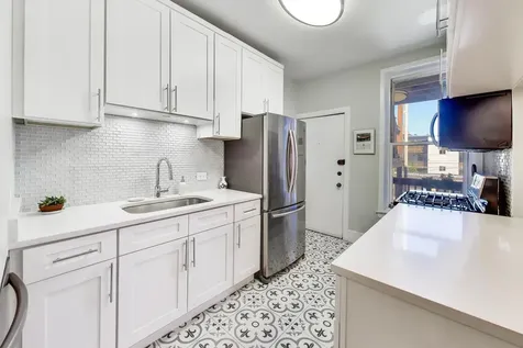 5251 North Winthrop Avenue Chicago IL 60640