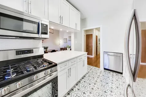 5251 North Winthrop Avenue Chicago IL 60640