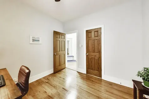 5251 North Winthrop Avenue Chicago IL 60640