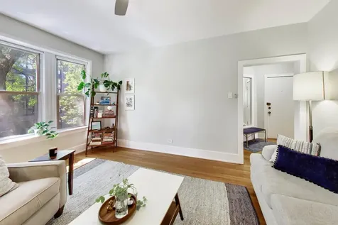5251 North Winthrop Avenue Chicago IL 60640
