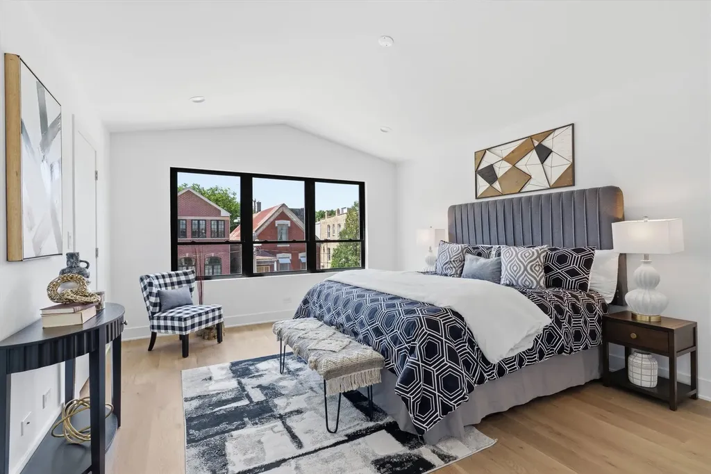 2044 West Superior Street Chicago IL 60612