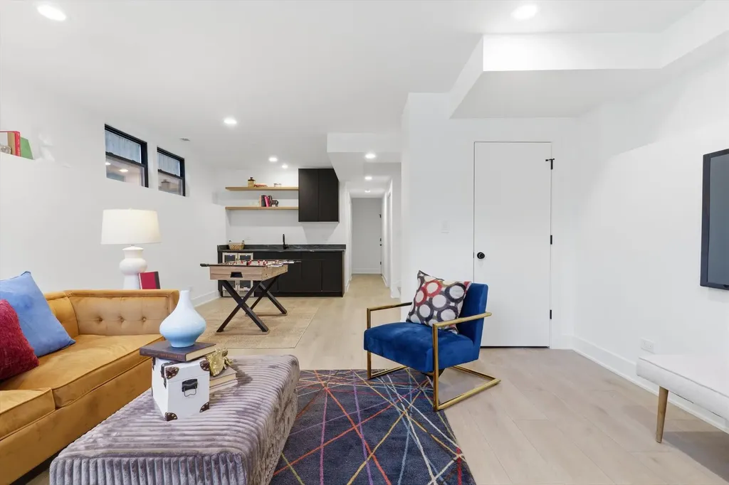 2044 West Superior Street Chicago IL 60612